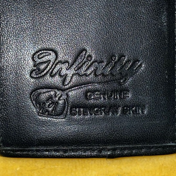 Infinity Stingray Wallet - Trifold Wallet - Picture 2 of 3